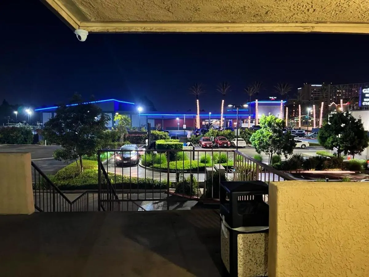 Bposhtels Anaheim Hostel